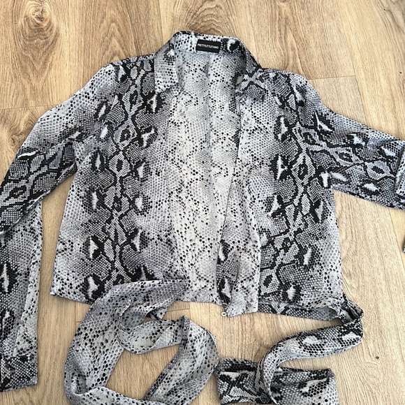 Snake skin long sleeve wrap top - Picture 3 of 4